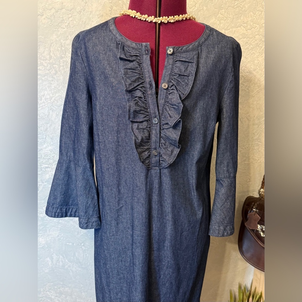 Draper James Chambray Denim ruffle shift dress 
Sz 0